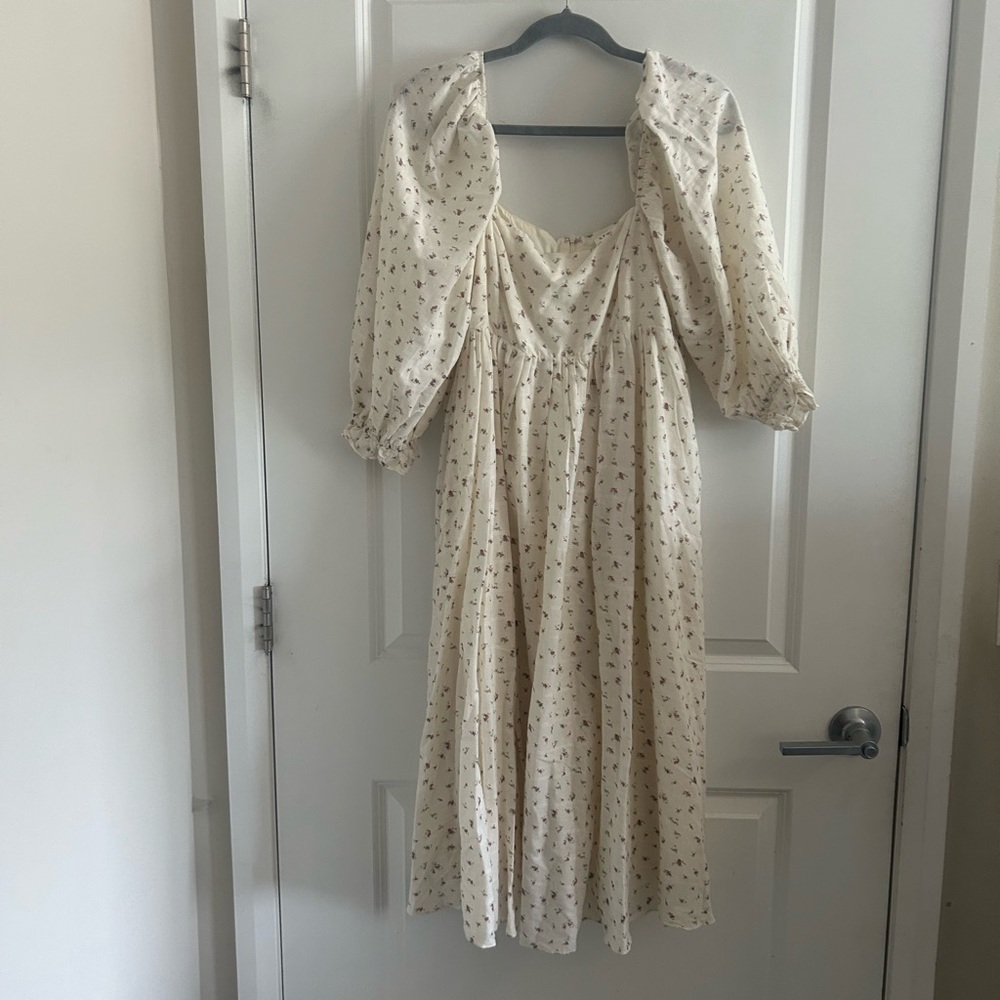 Storia Cream Floral Maxi Dress